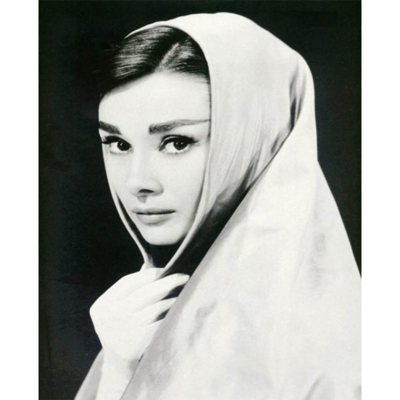 Audrey Hepburn - An Iconi...