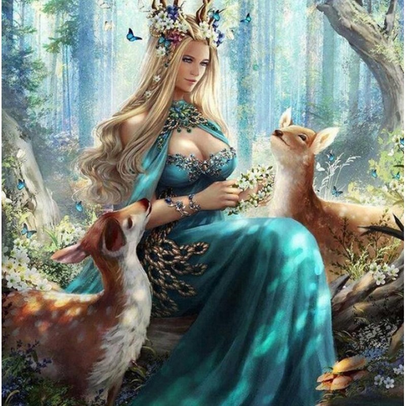 Queen of Enchanted W...